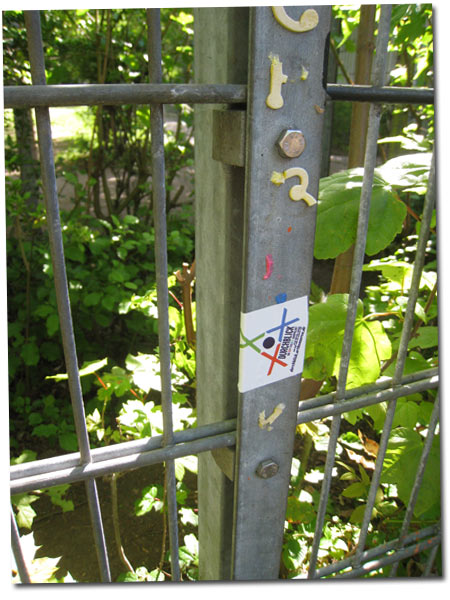 Durchblick ...das kunterbunte Zaunprojekt auf dem Gr&auml;selberg Aufkleber / Sticker
