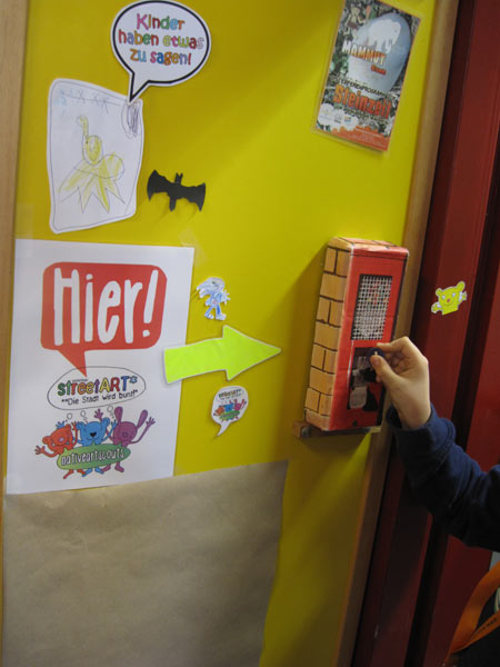 Der kleine Kaugummiautomat bei Mini Wiesbaden 2011 ...auf dem Gr&auml;selberg . 2011.10 